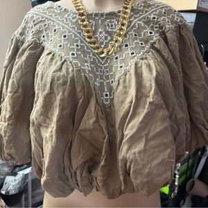 Free people xl tan lace embossed v neck puff sleeve puff hem line eyelet